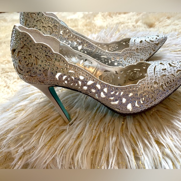 Betsey Johnson Blue By Elsa Evening Pumps - Picture 4 of 4